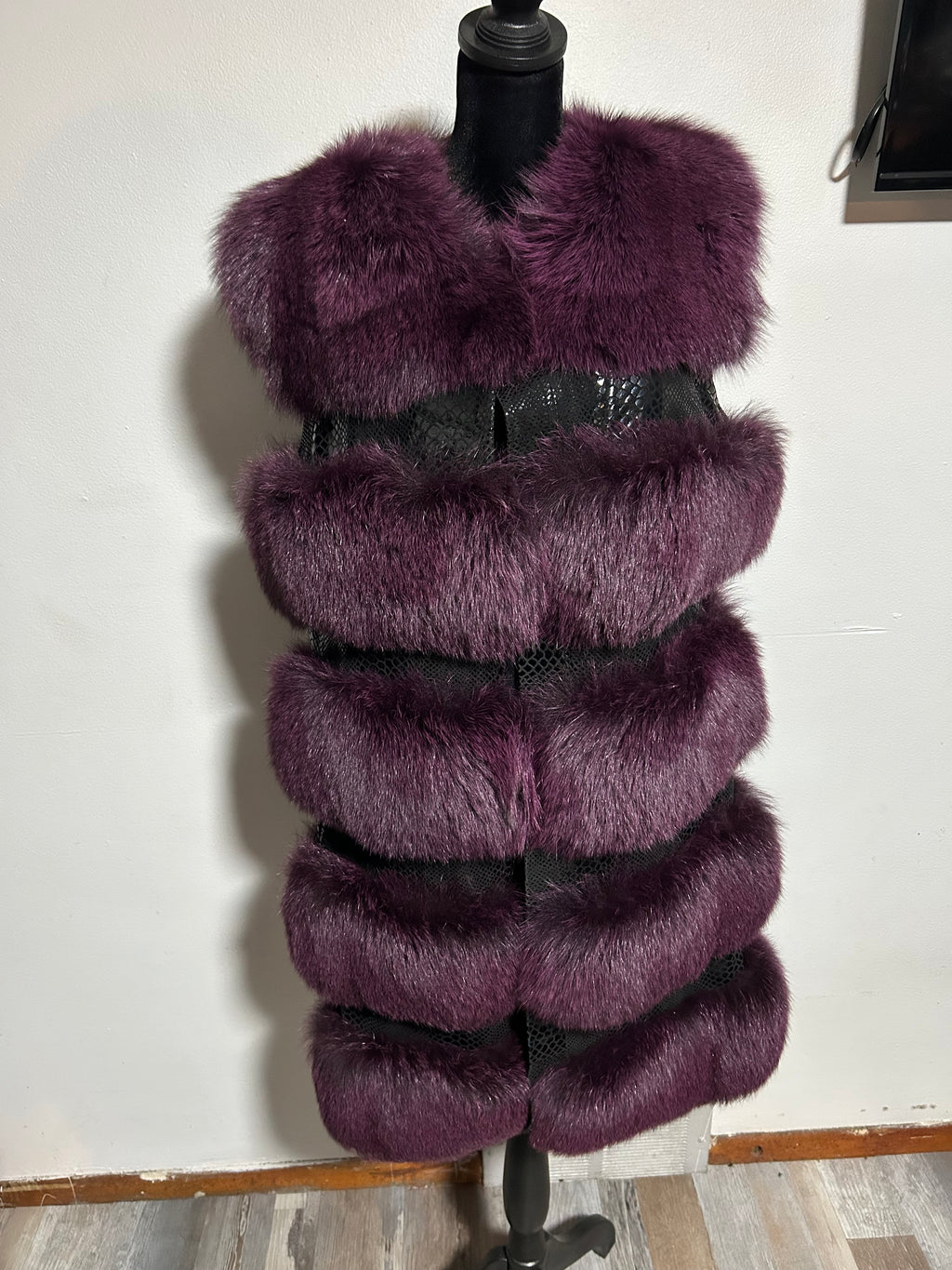 Purple Fox fur vest with leather snake skin size M